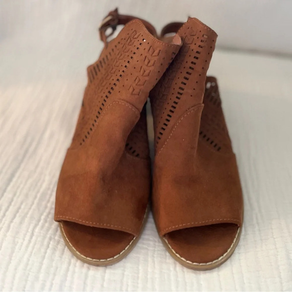 Universal Thread Brown Cognac Suede Open Toe Cutout High Heel Mule Ankle Boot 8 - Picture 2 of 11